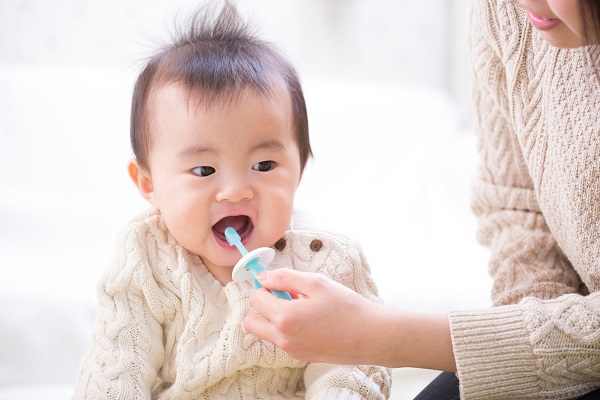 เราควรเริ่มแปรงฟันให้ลูกได้เมื่อไร และการดูแลฟันอย่างถูกต้อง