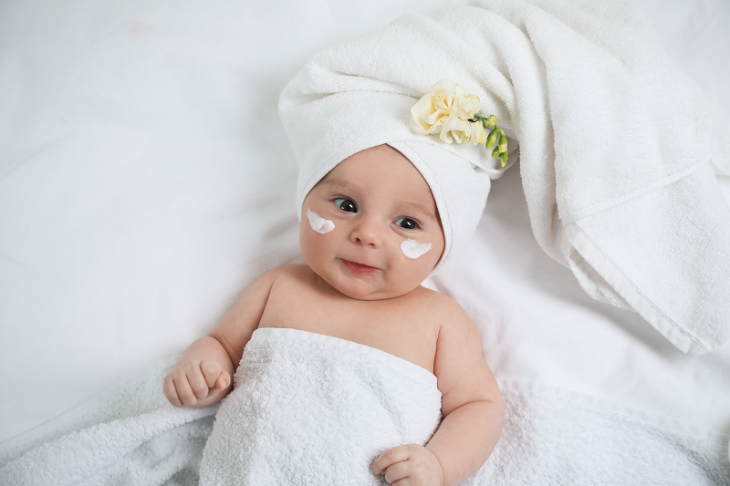 Tips for nourishing your baby's delicate skin to be strong and moisturized with lotion 01