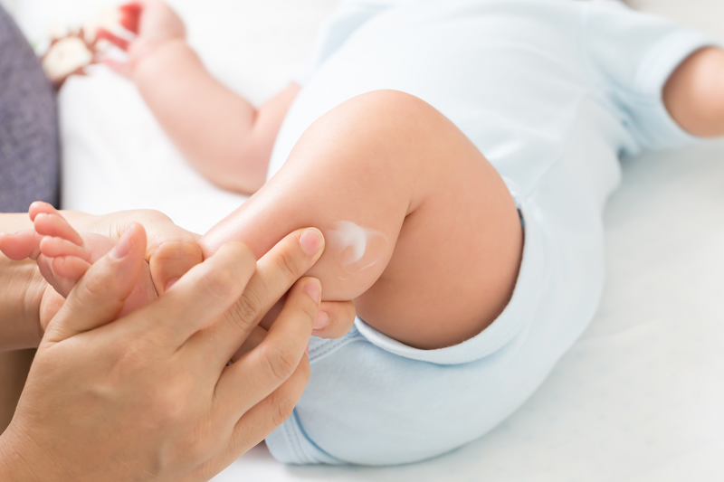 Tips for nourishing your baby's delicate skin to be strong and moisturized with lotion 02