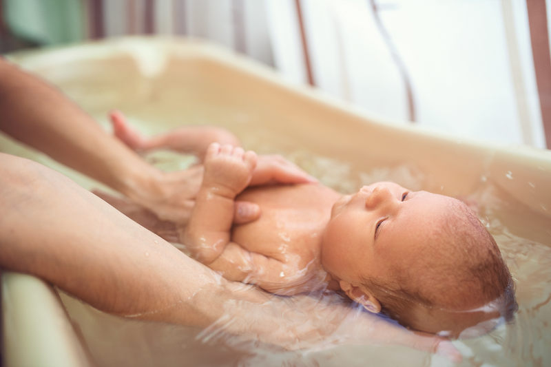 เคล็ดลับอาบน้ำลูกทารก เลือกใช้อย่างไรให้ปลอดภัยกับผิวบอบบาง 03
